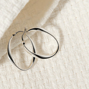 Najo E5233 Silver Ribbon oval hoop earring