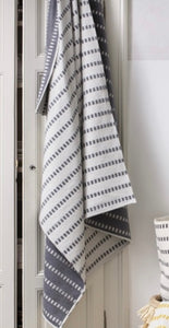 DF Deco Grey Squares Throw